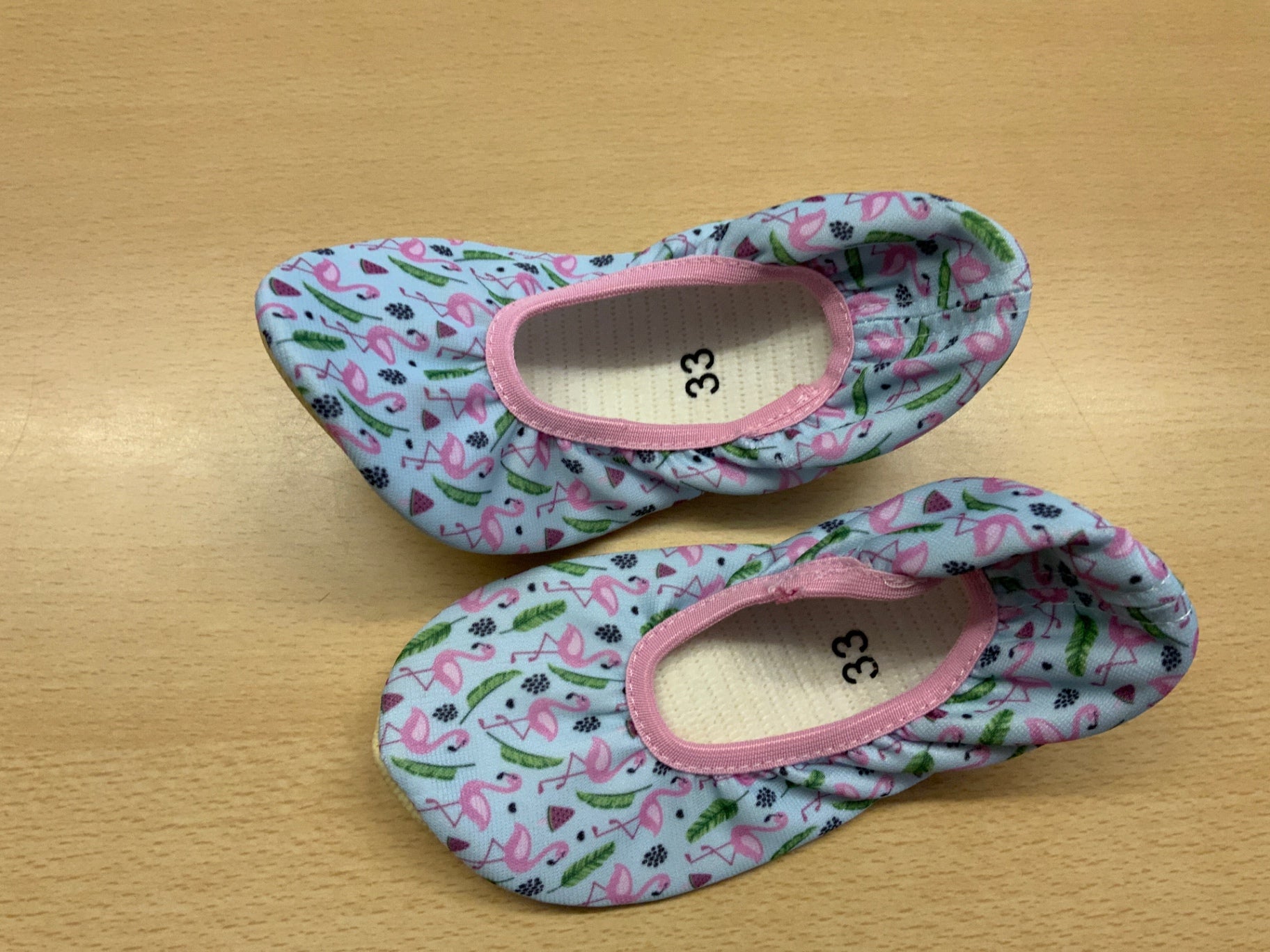  Turntäppeli 33 Hellblau mit Flamingo- und Blattmuster