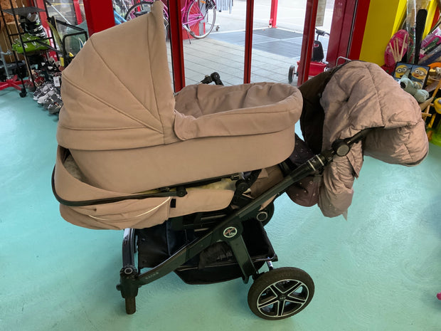 Kinderwagen mit diversem Zubehör Rosa