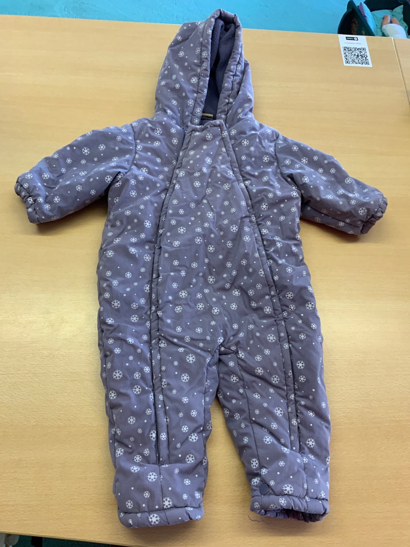 Winteroverall 74 Grau mit weißen Schneeflocken