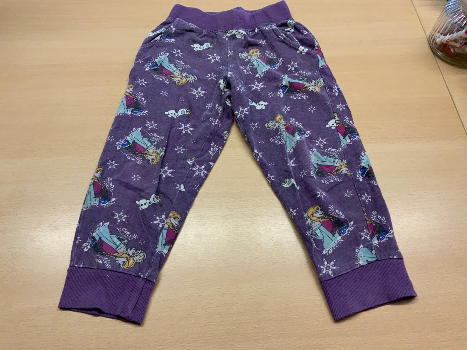 Disney Jogginghose 110/116 Lila