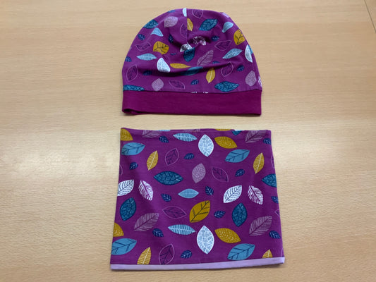 Mütze + Schal Lila mit buntem Blättermuster