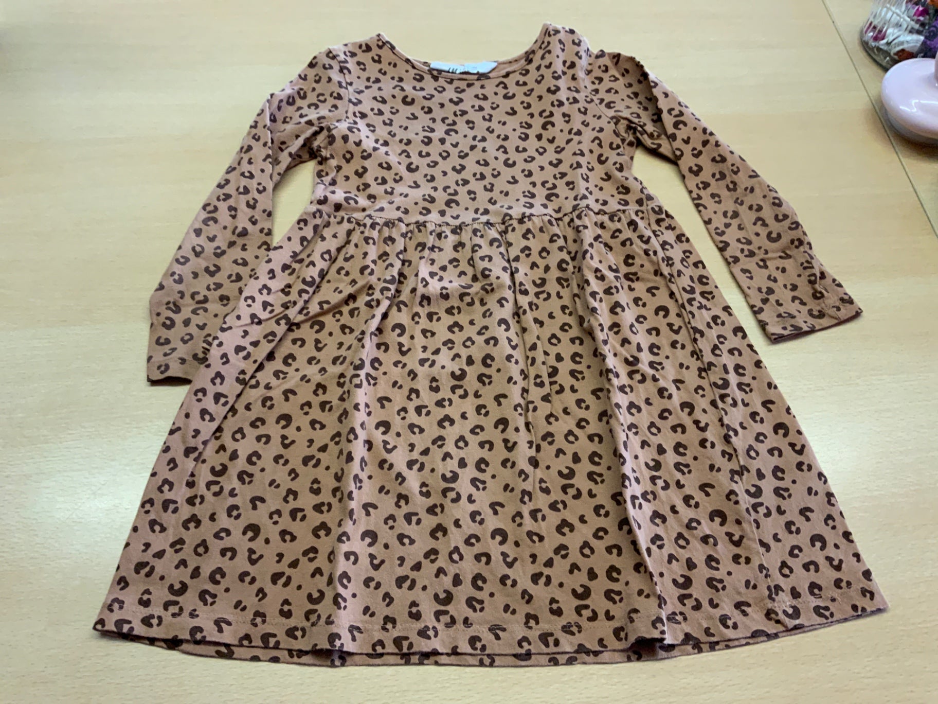  Kleid 110/116 Beige mit braunem Leopardenmuster