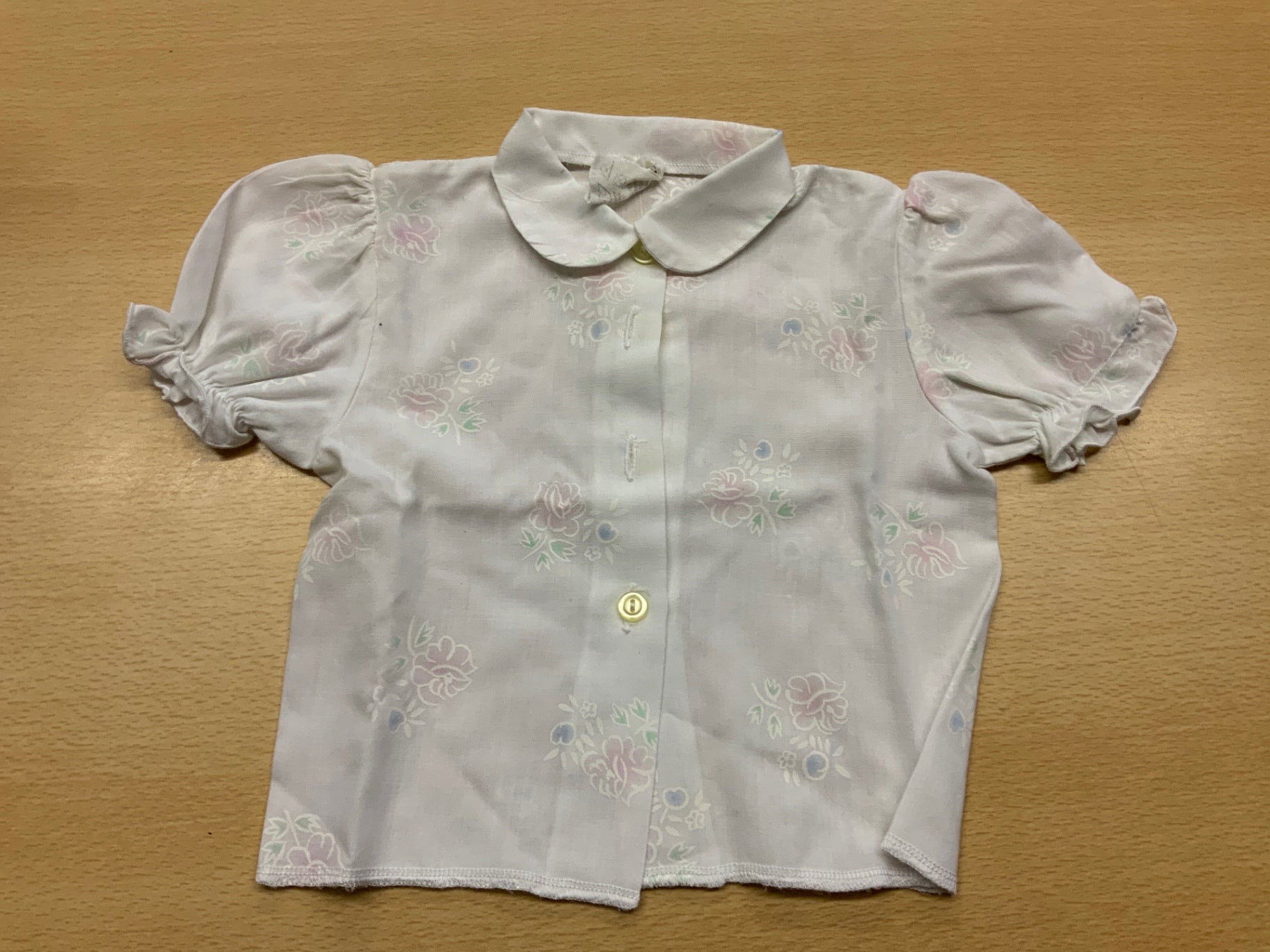 Babybluse 62 Weiß mit pastellfarbenen Blumenmuster