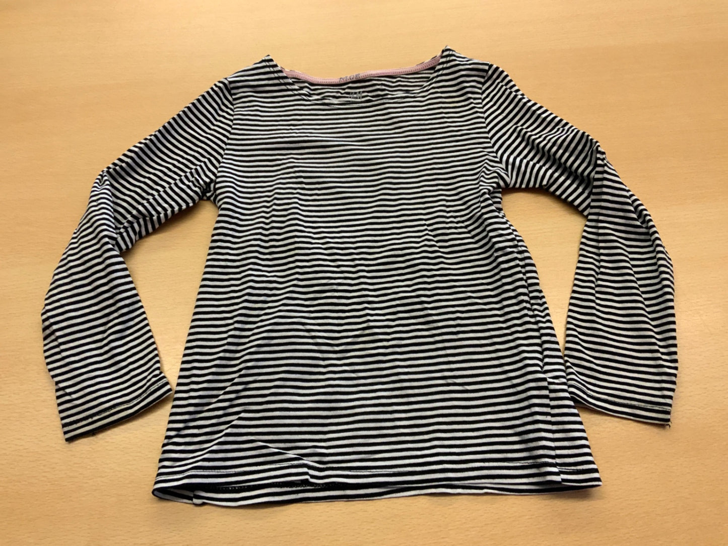  Langarmshirt 110/116 Schwarz und Weiß
