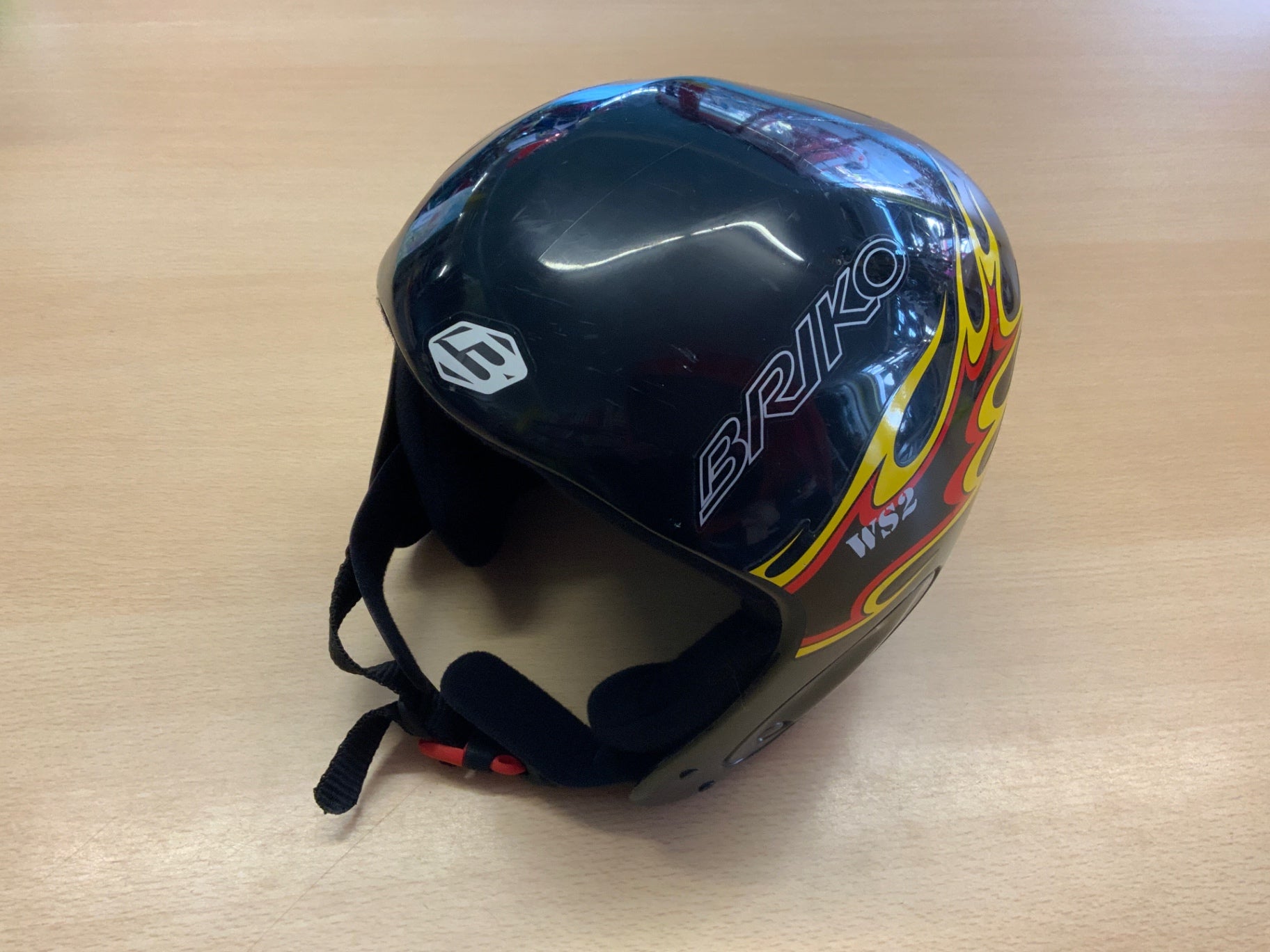 Briko Schutzhelm Schwarz mit bunten Flammen-Designs