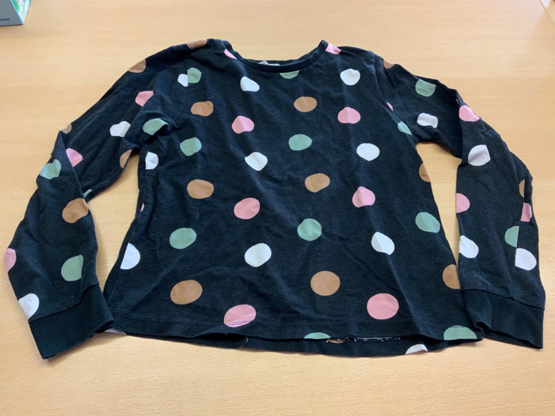 Pullover 134/140 Schwarz mit bunten Punkten