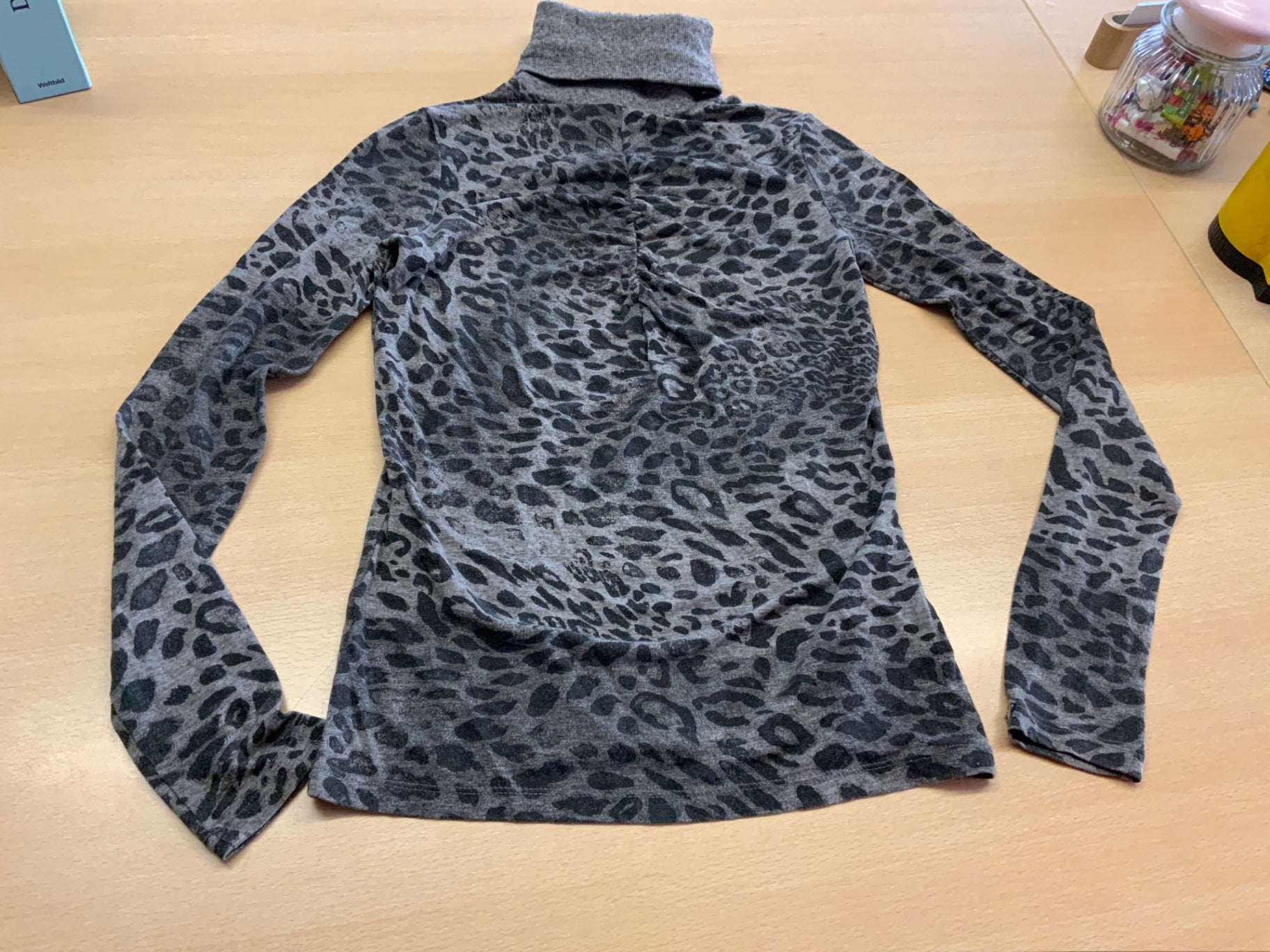  Pullover S Grau mit schwarzem Leo-Muster