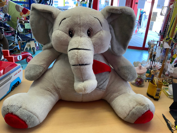 Elefant Beige, Rot