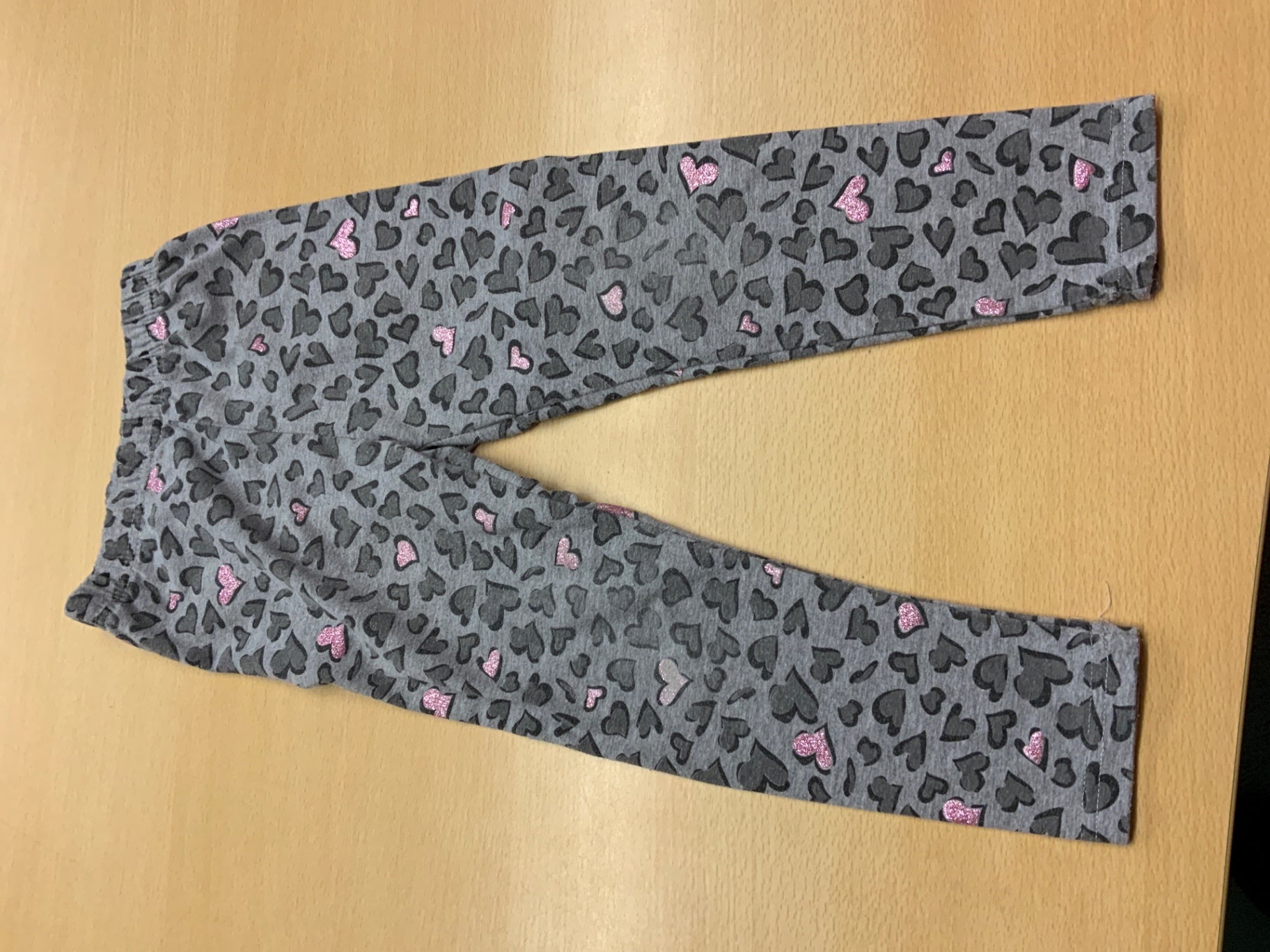  Leggins 98/104 Grau mit rosa und schwarz Herzen
