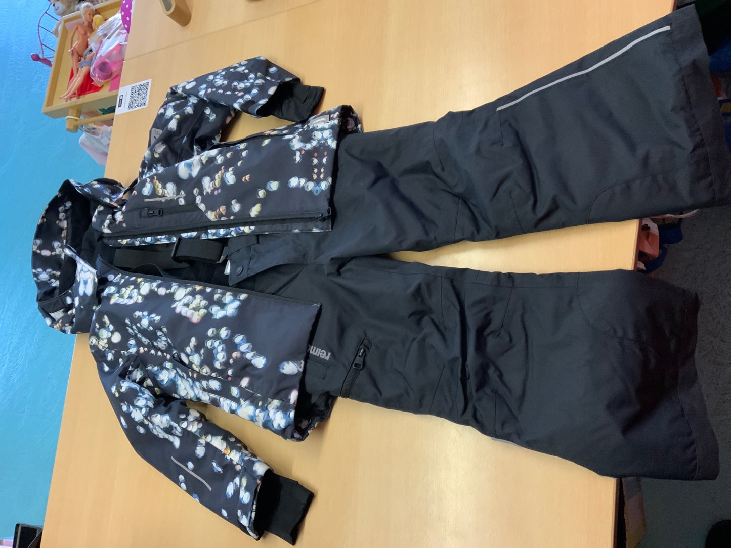 Reima Skianzug 110 Schwarz mit buntem Muster