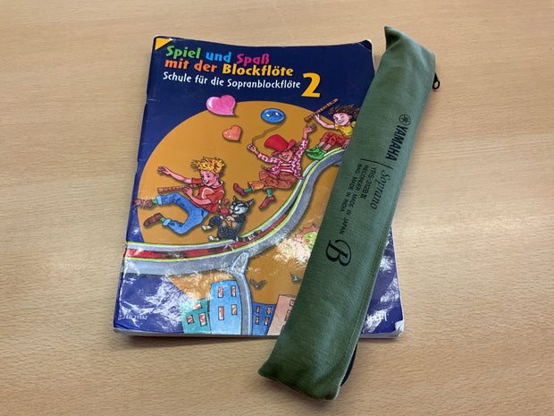 Yamaha Blockflöte mit Buch Grün