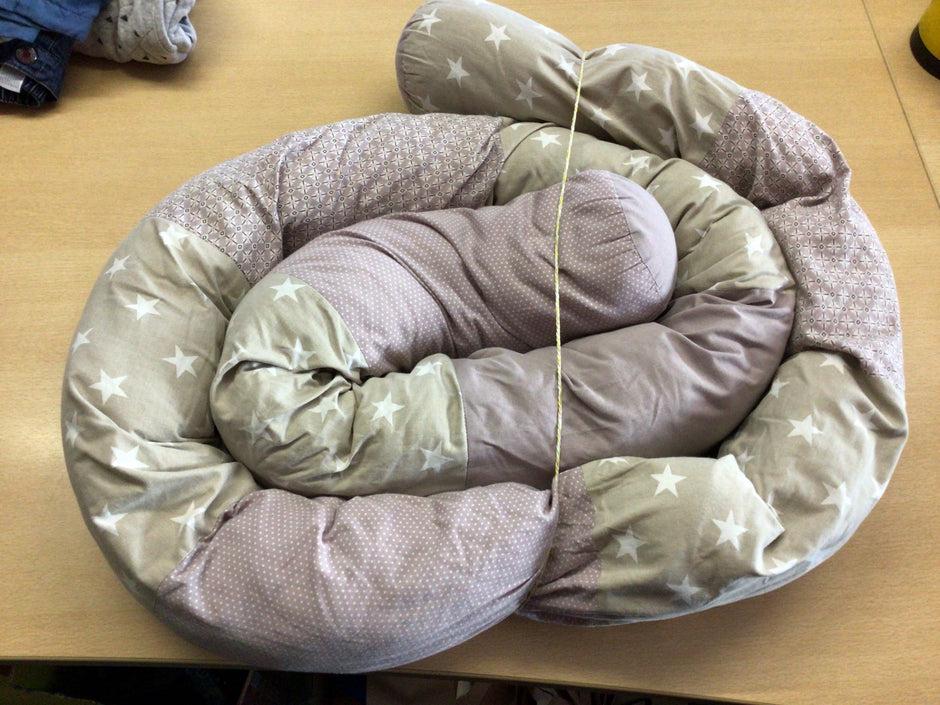  Bettschlange Beige und Lila mit Sternenmuster