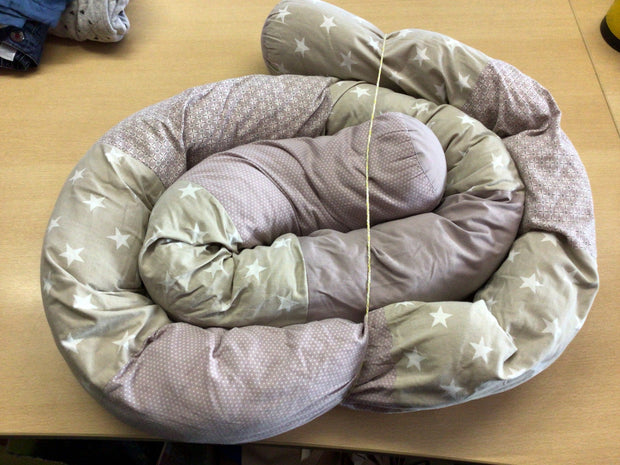  Bettschlange Beige und Lila mit Sternenmuster