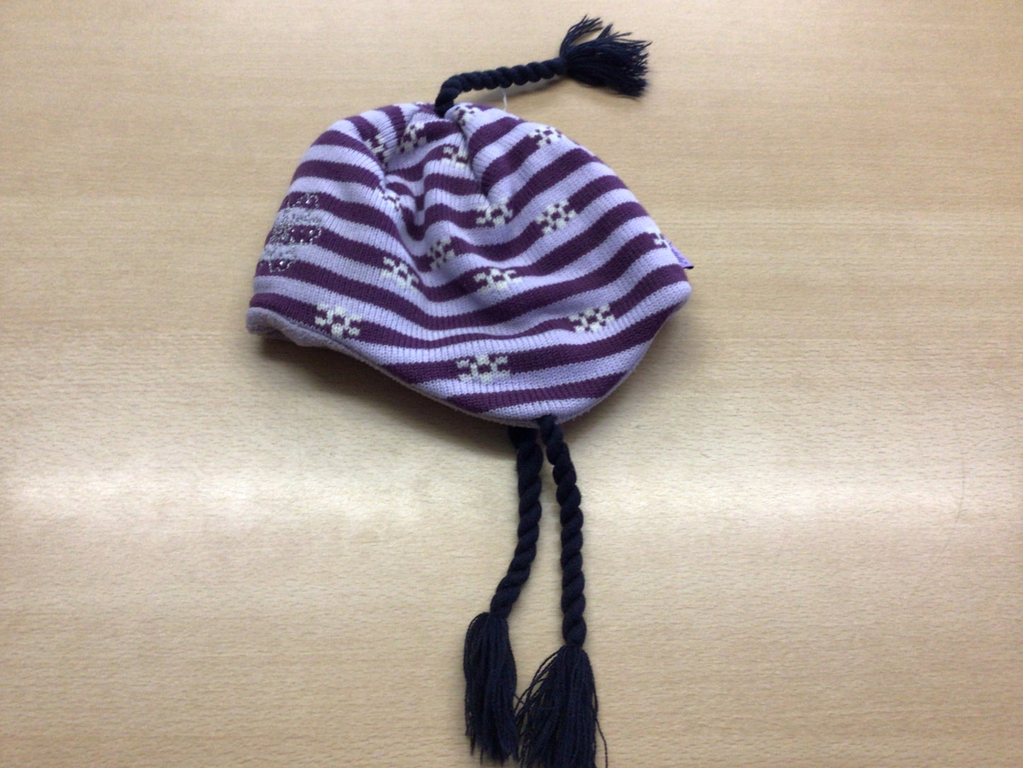 Mütze Lila und Weiß