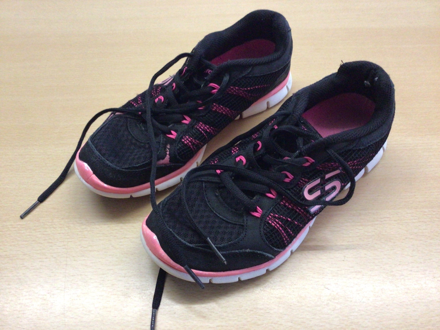 Skechers Sneaker 37 Schwarz und Pink
