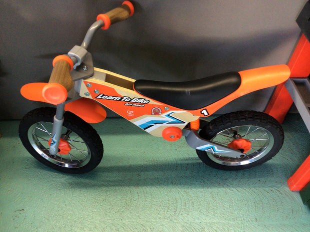 Laufrad Orange, Schwarz, Grau, Holzfarben