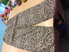  Hose M Beige mit schwarzen Leopardenmuster