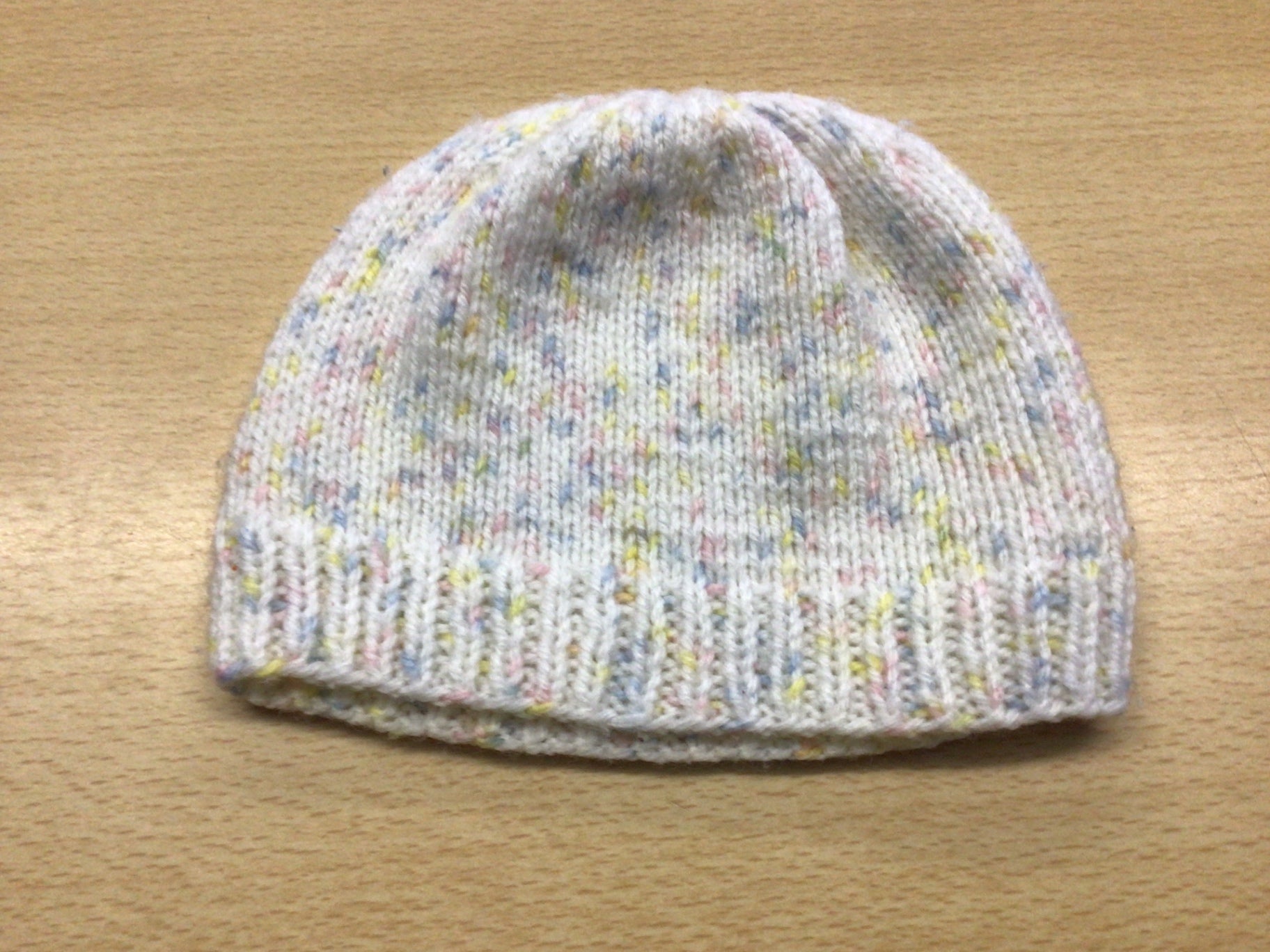  Mütze Weiß mit bunten Sprenkeln