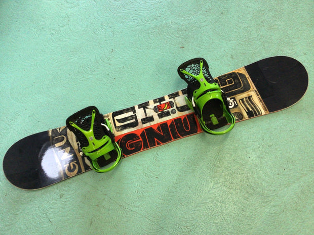 Gnu Snowboard Schwarz, Beige, Rot, Grün