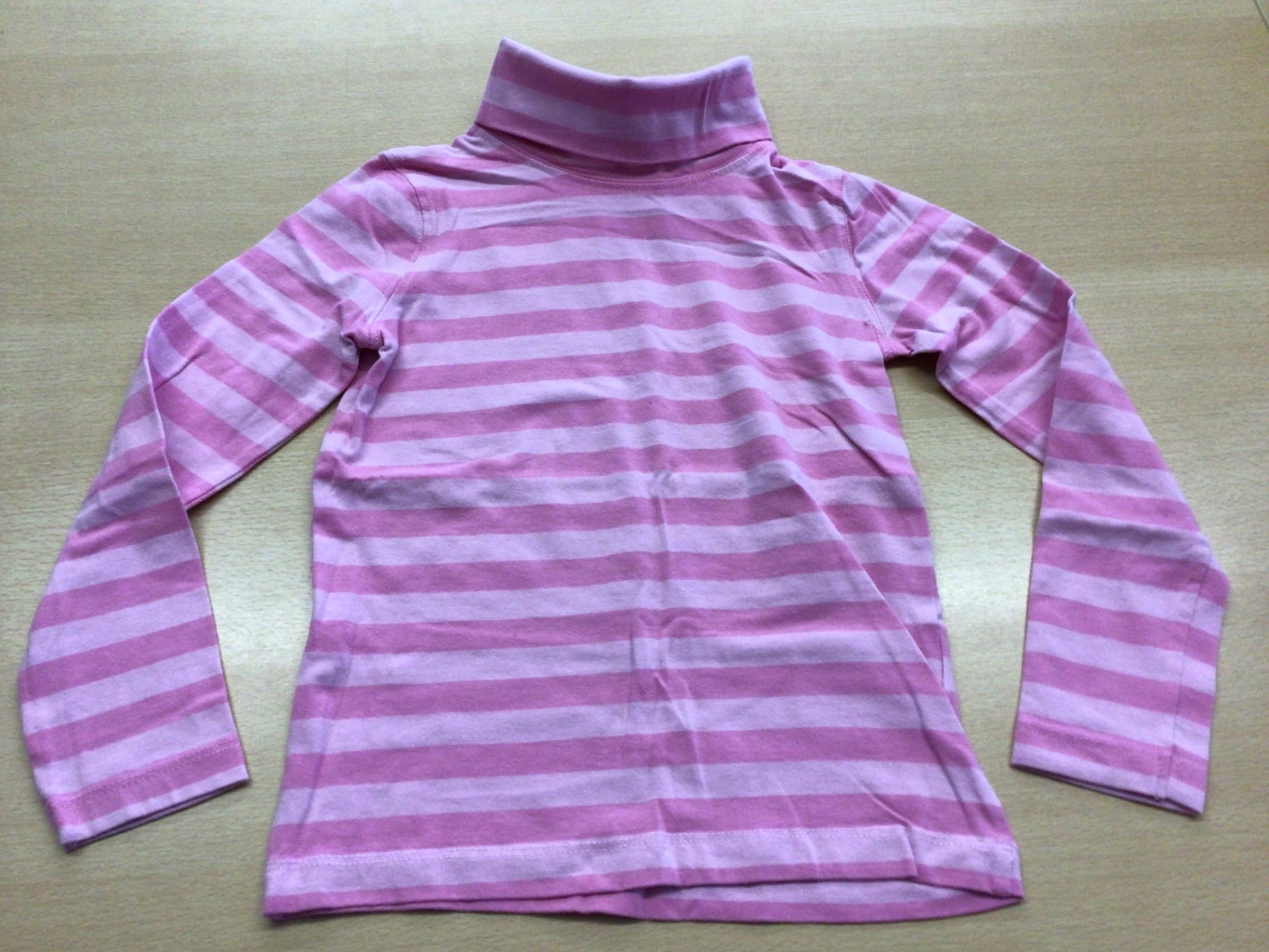 Rollkragenpullover 110/116 Rosa und Helllila