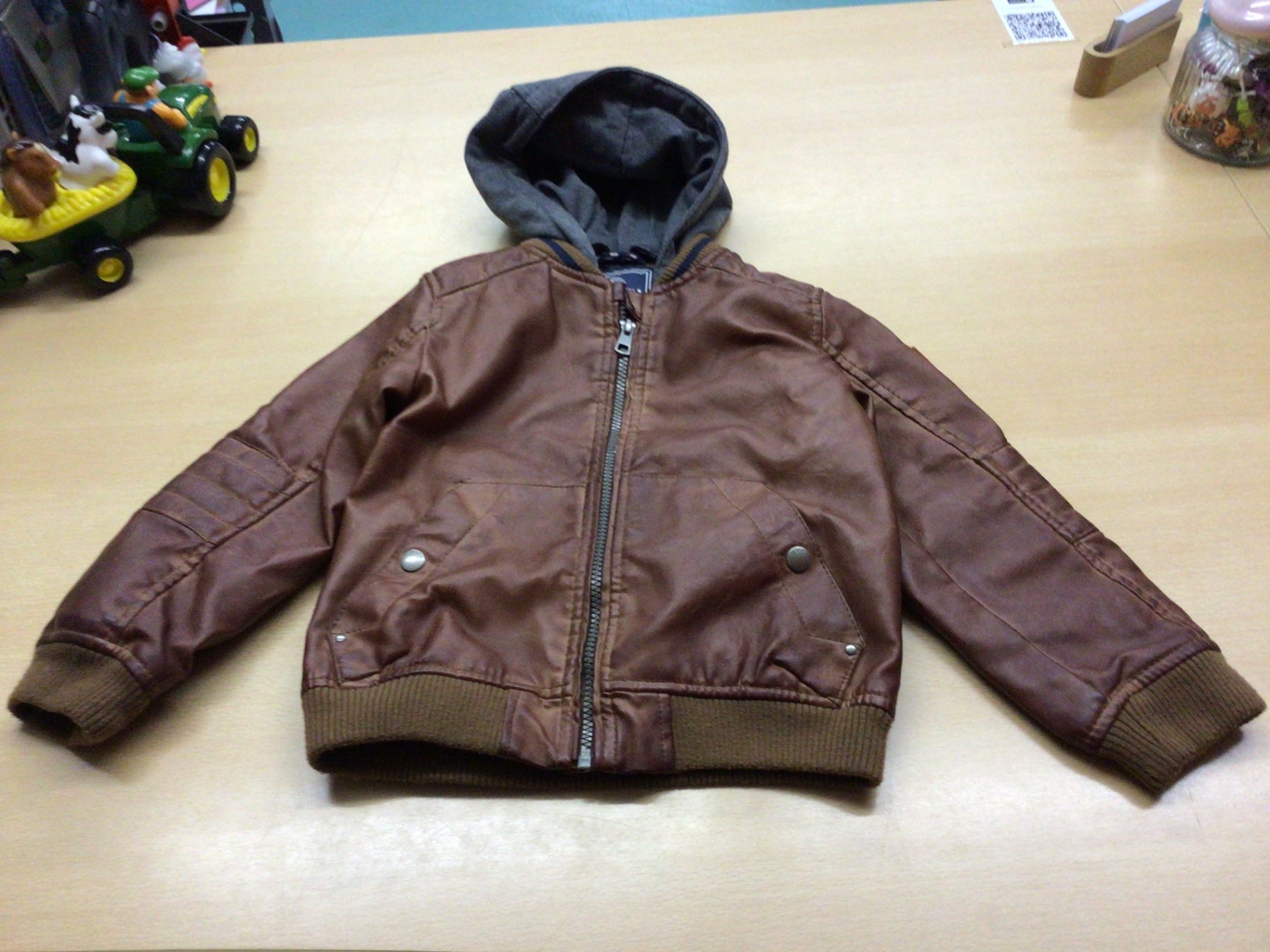 Jacke 116 Braun und Grau
