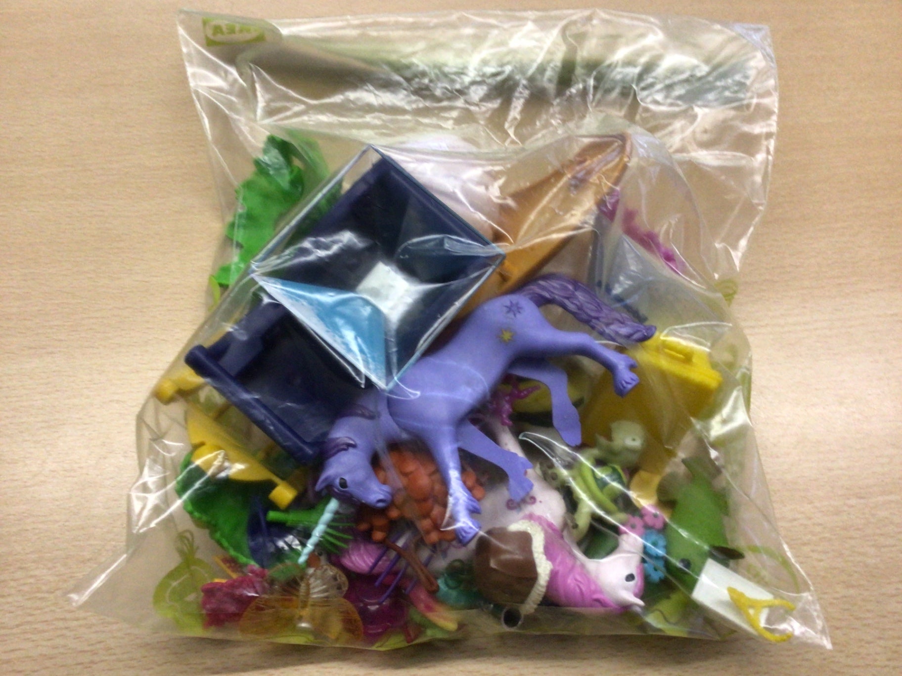 Spielzeug Violett, Gelb, Rosa, Grün, Braun, Weiß, Schwarz