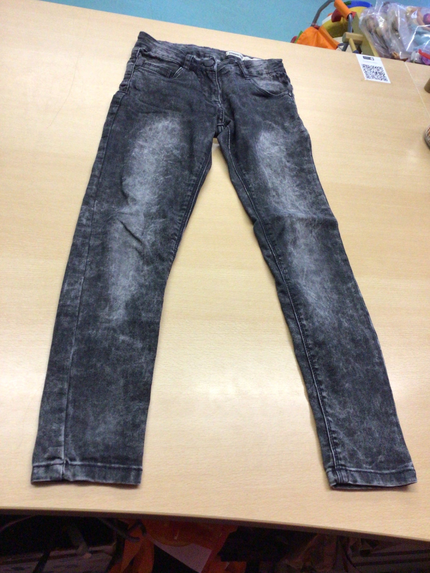Jeans 146 Grau mit Wash-Effekt