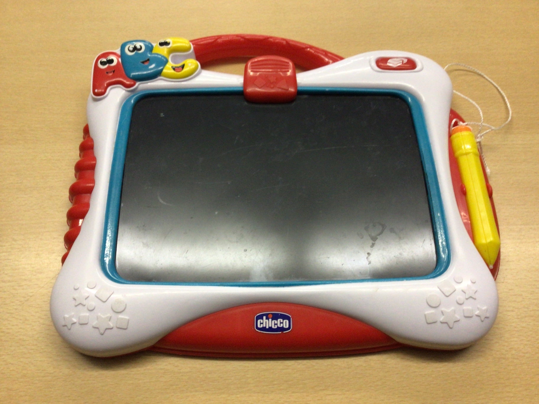 Chicco ABC-Tafel Rot, Weiß, Blau, Gelb