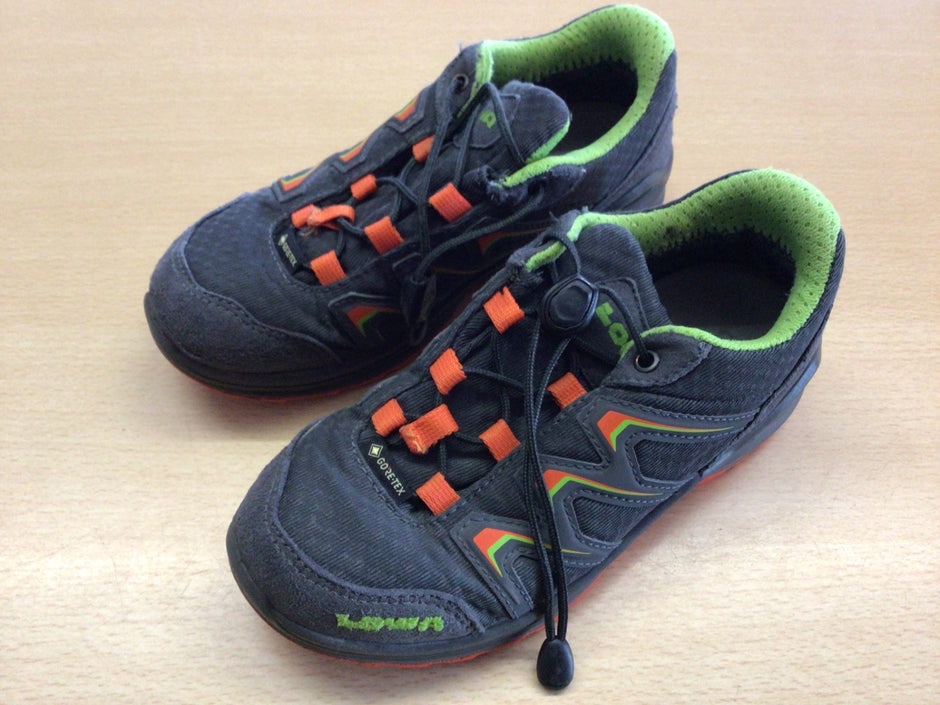 Lowa Schuhe 29 Schwarz mit orange und grün Akzenten
