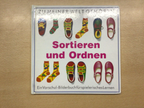 Buch Sortieren und Ordnen Bunt