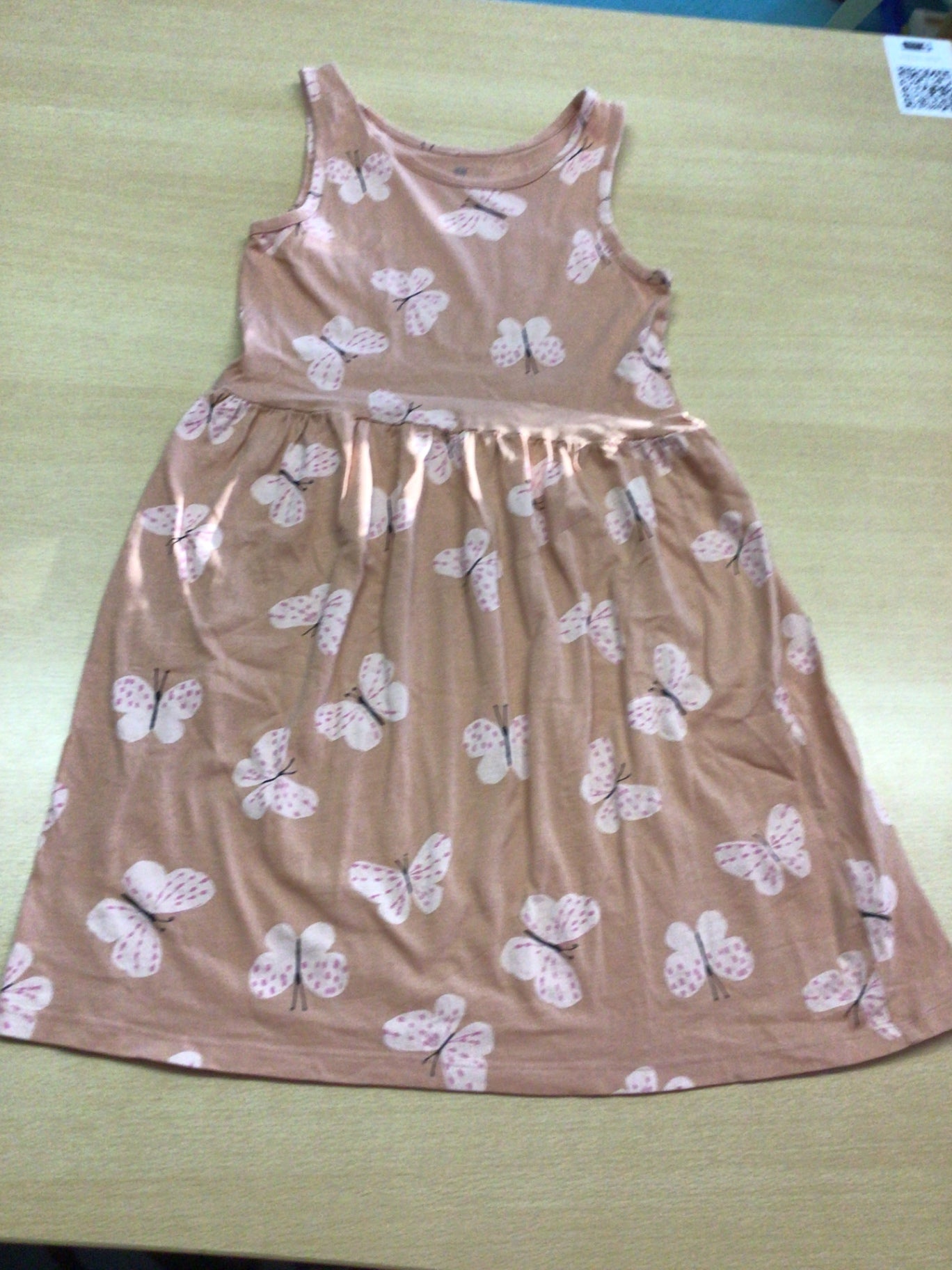 Kleid Rosa mit Schmetterlingsmuster in Weiß und Rosa