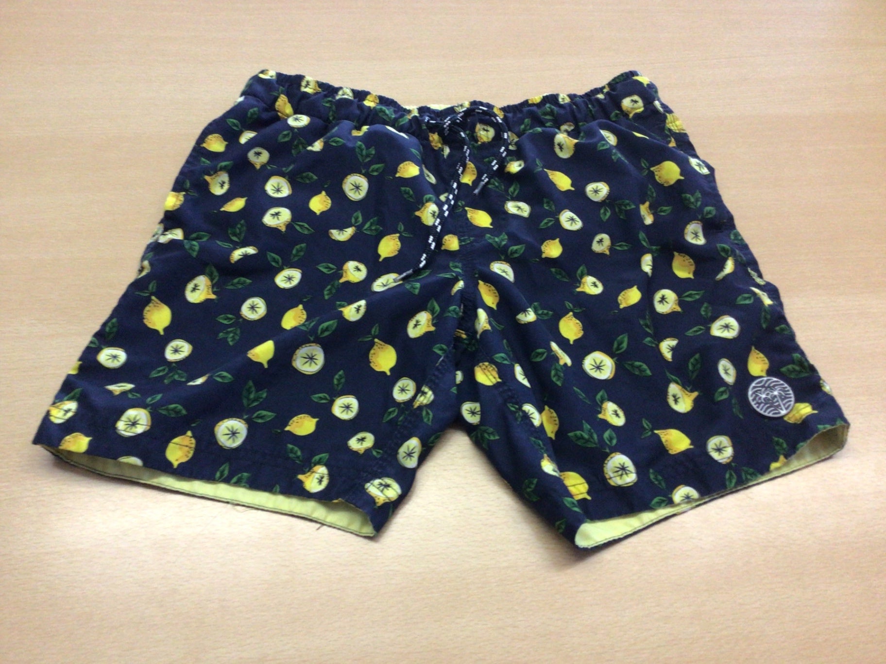 Badehose 170/176 Dunkelblau mit Zitronenmuster in Gelb und Grün