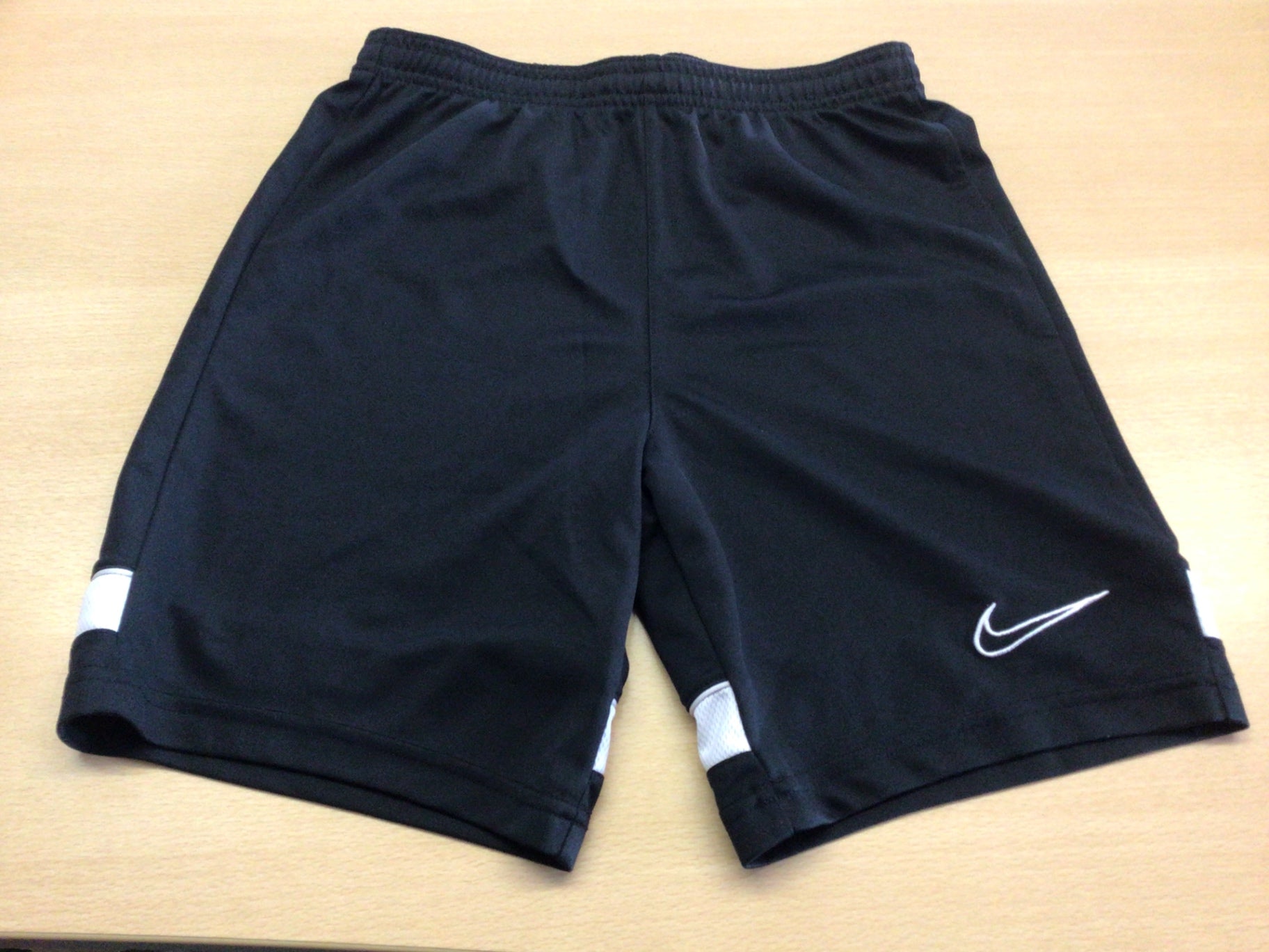 Nike Sport-Shorts 152/164 Schwarz