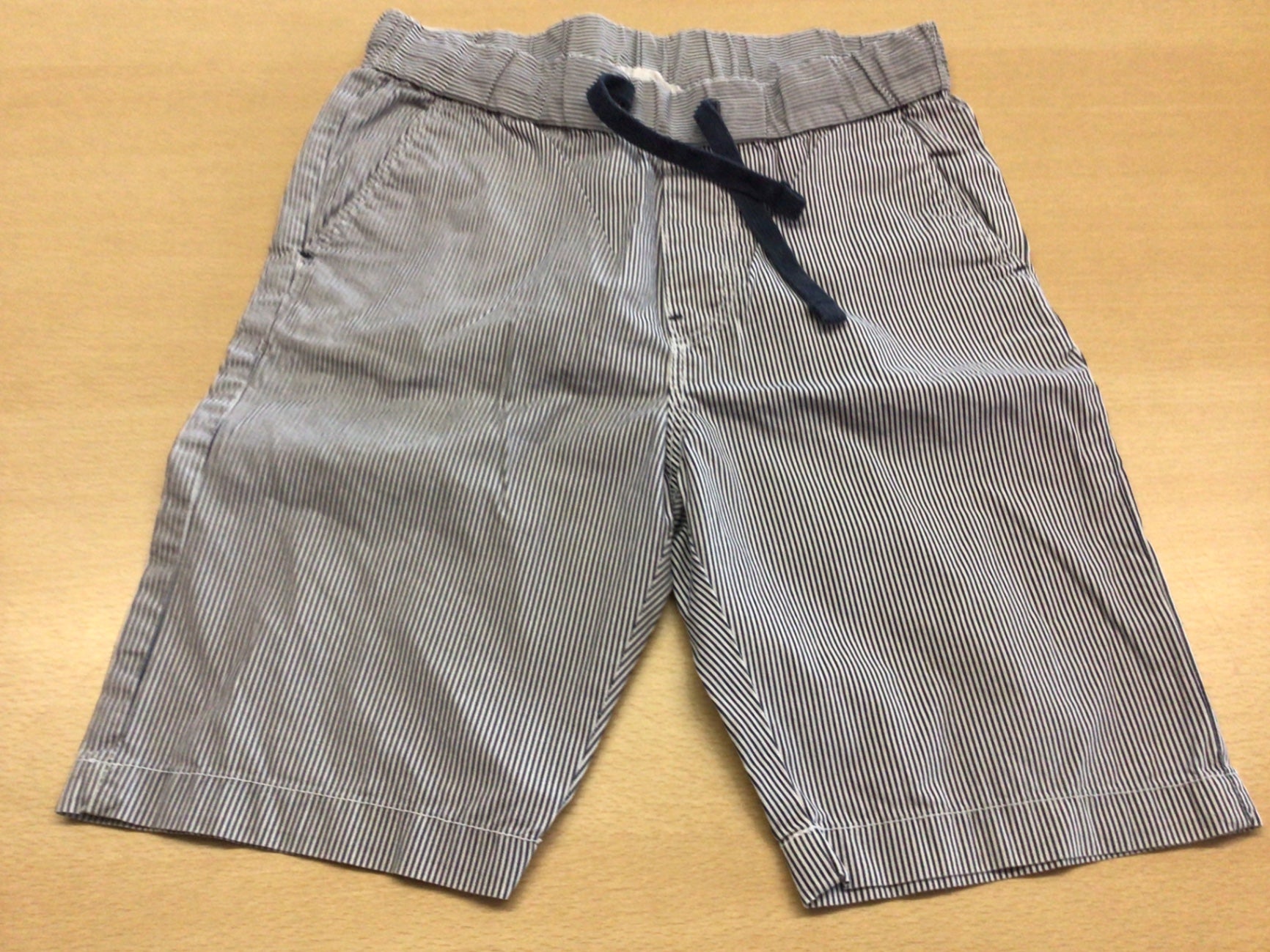 Shorts 128 Beige und Dunkelblau gestreift