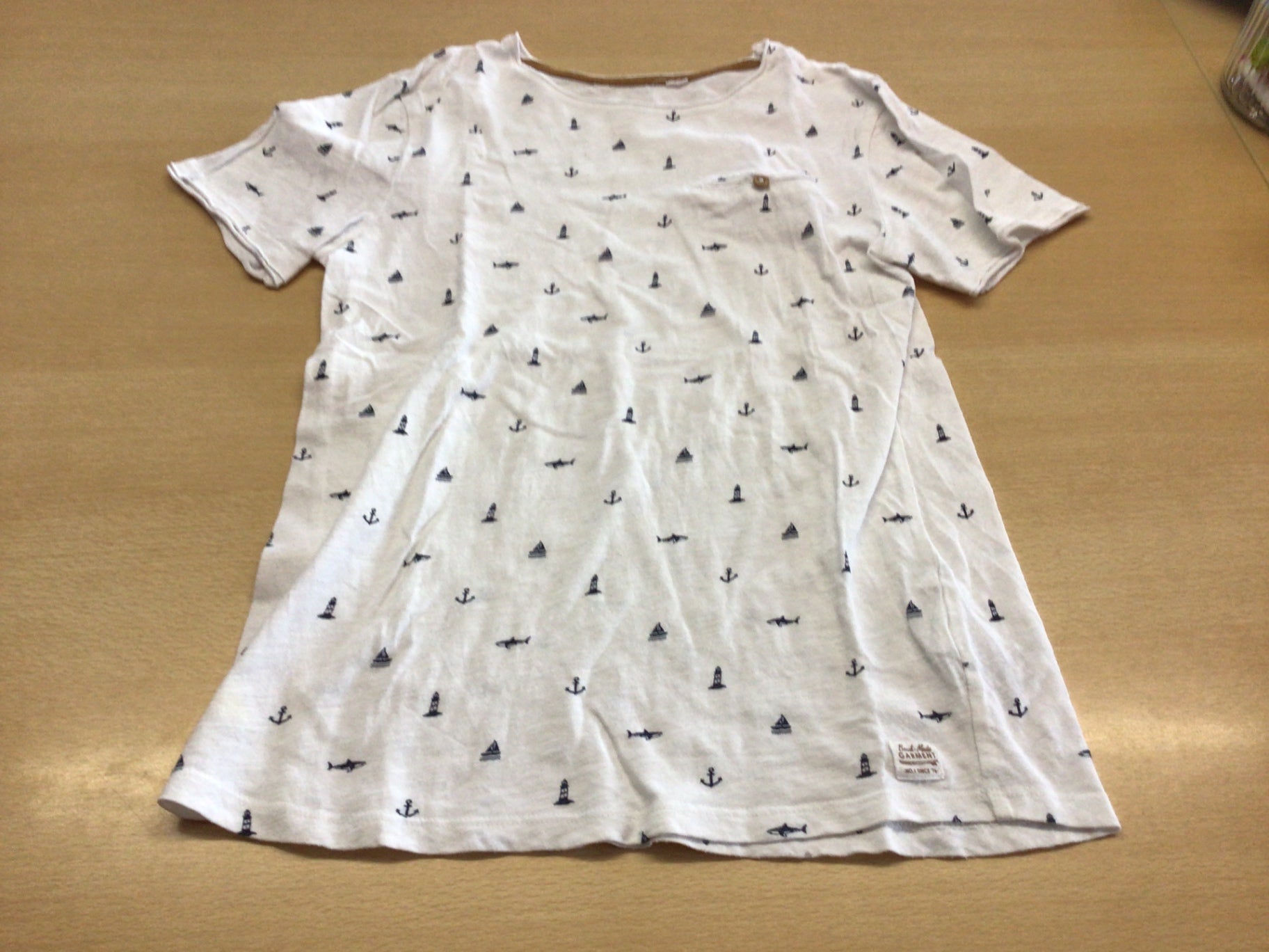 T-Shirt 134/140 Weiß mit dunkelblauen Mustern