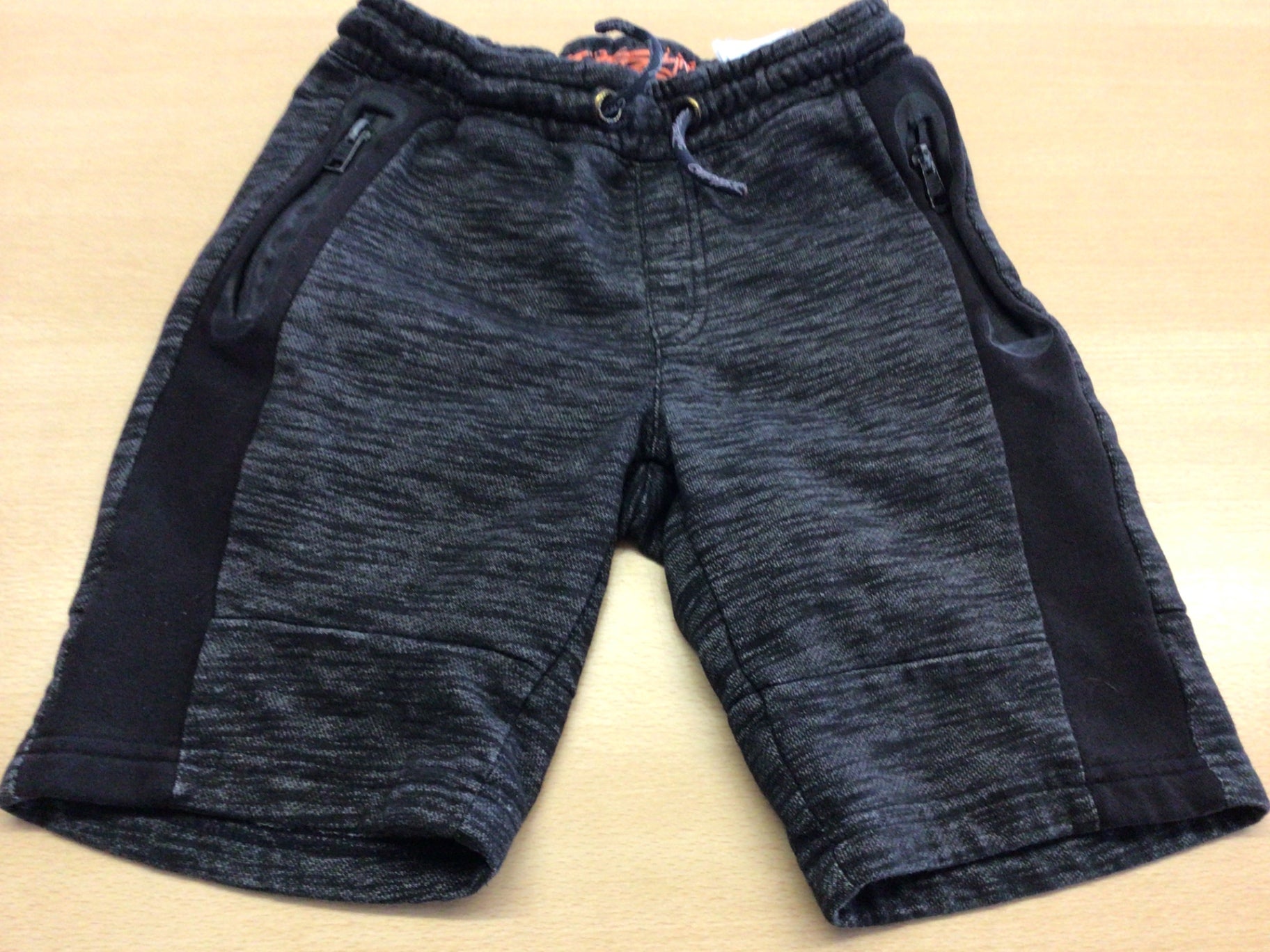 Shorts 134/140 Grau und Schwarz