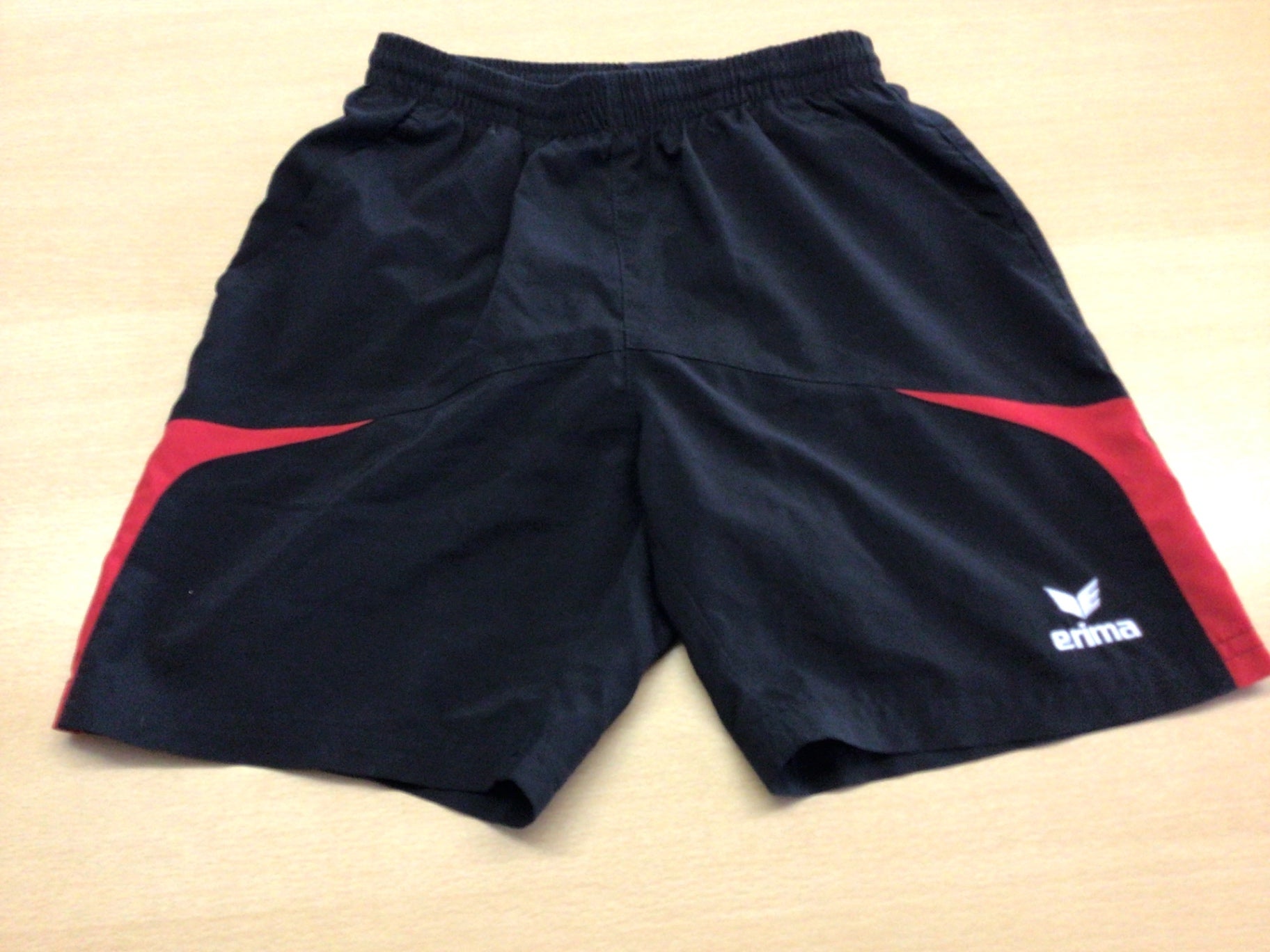 erima Sport-Shorts 140 Schwarz mit Rot