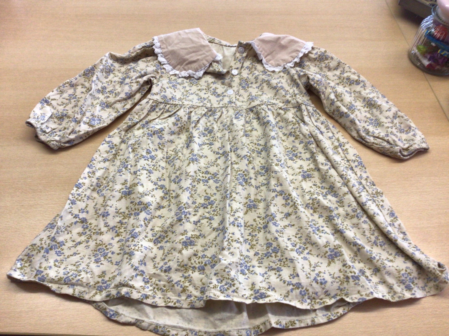 Kleid 116/122 Beige mit blau und grün
