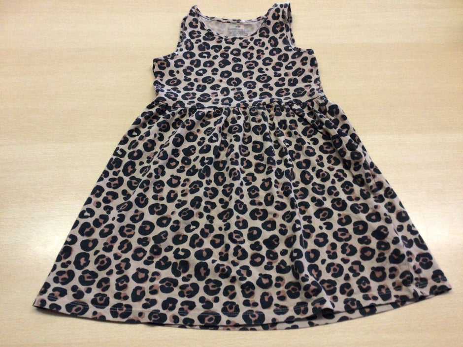 Kleid 110/116 Beige mit schwarzem Leopardenmuster