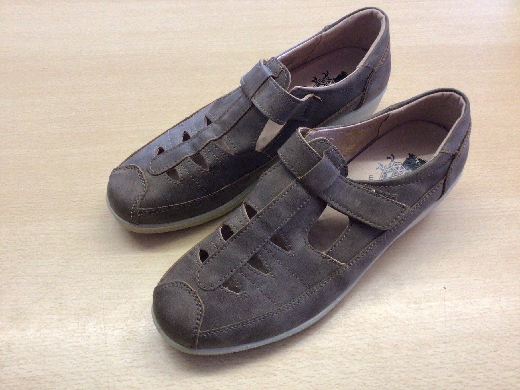  Schuhe 39 Graubraun