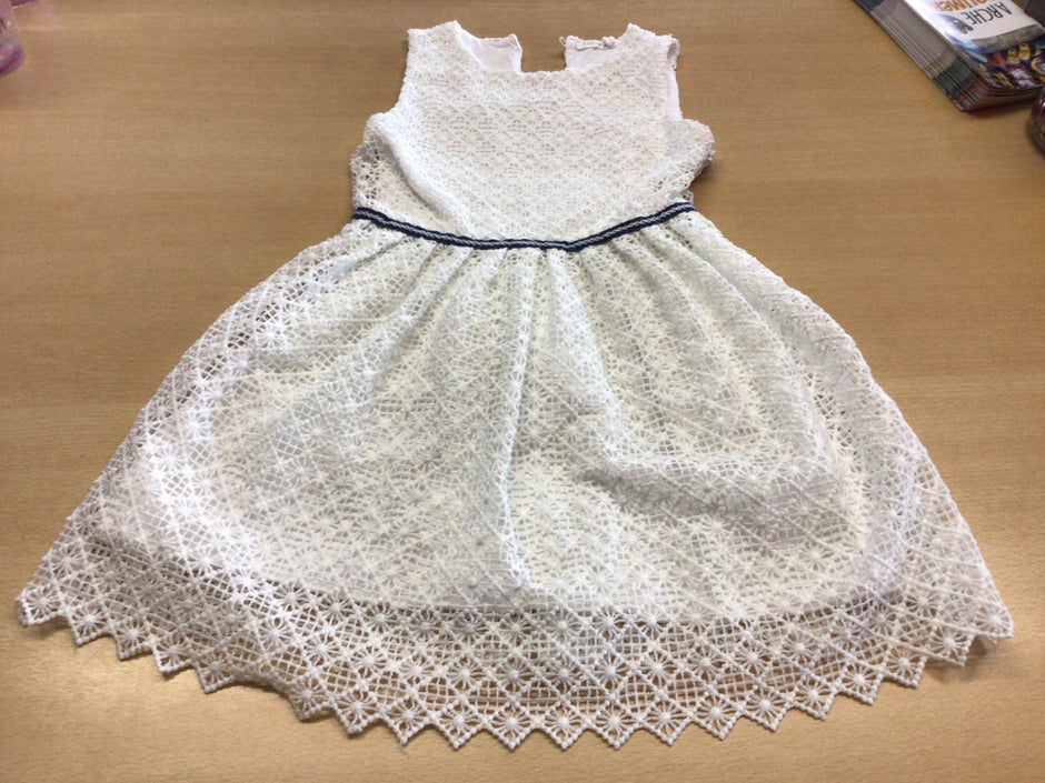 Kleid 116/122 Weiß