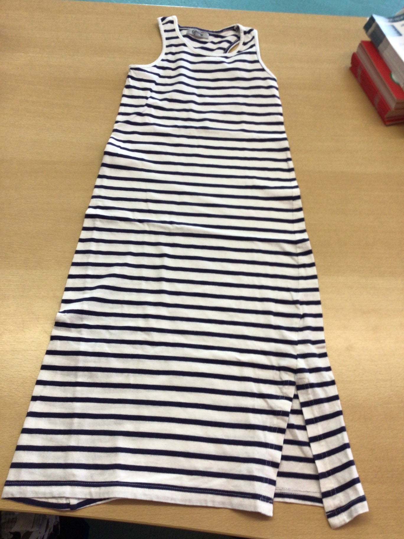 Kleid 122/128 Weiß mit dunkelblauen Streifen