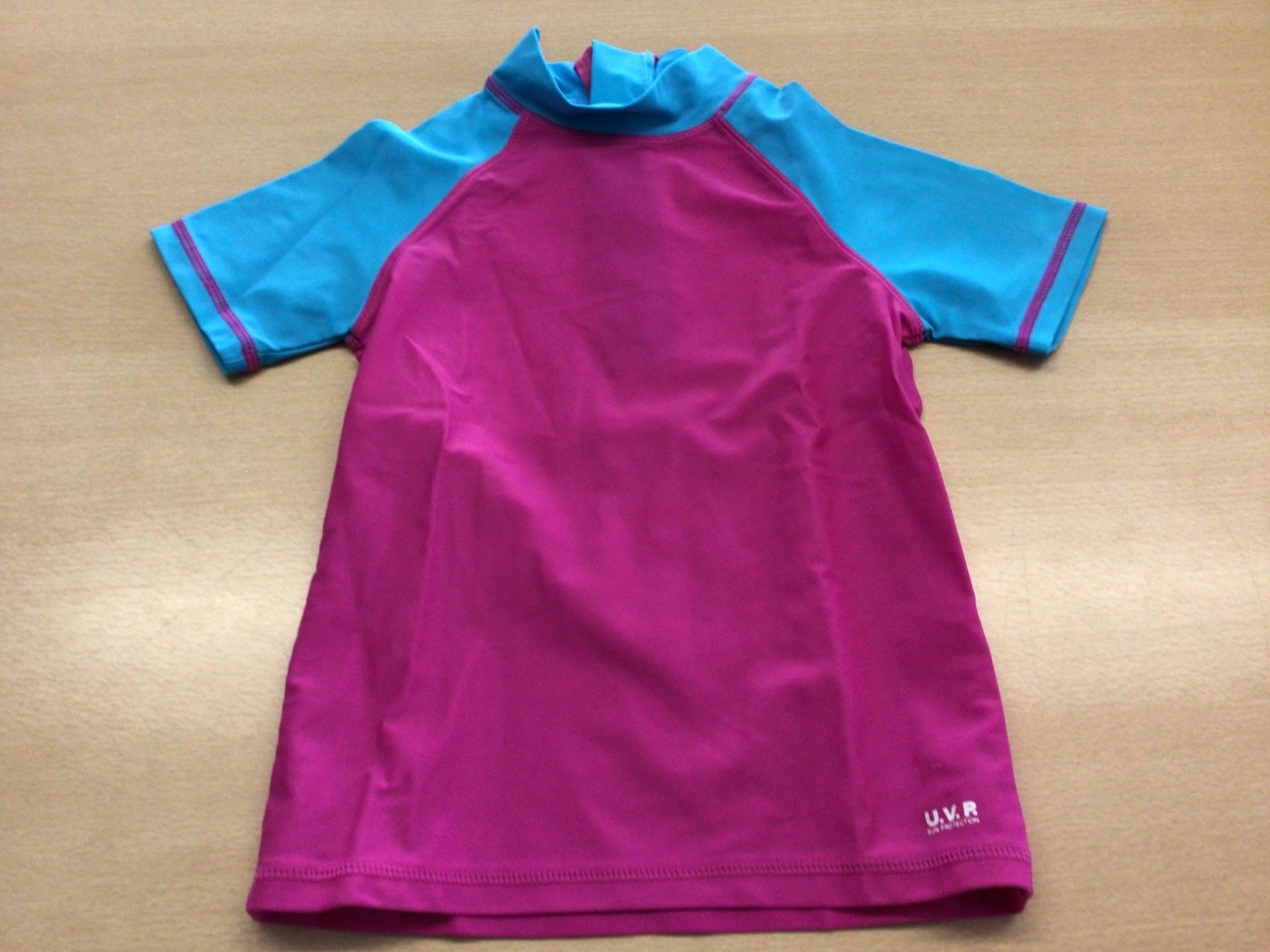 Badeshirt 110/116 Bunt (Blau und Magenta)