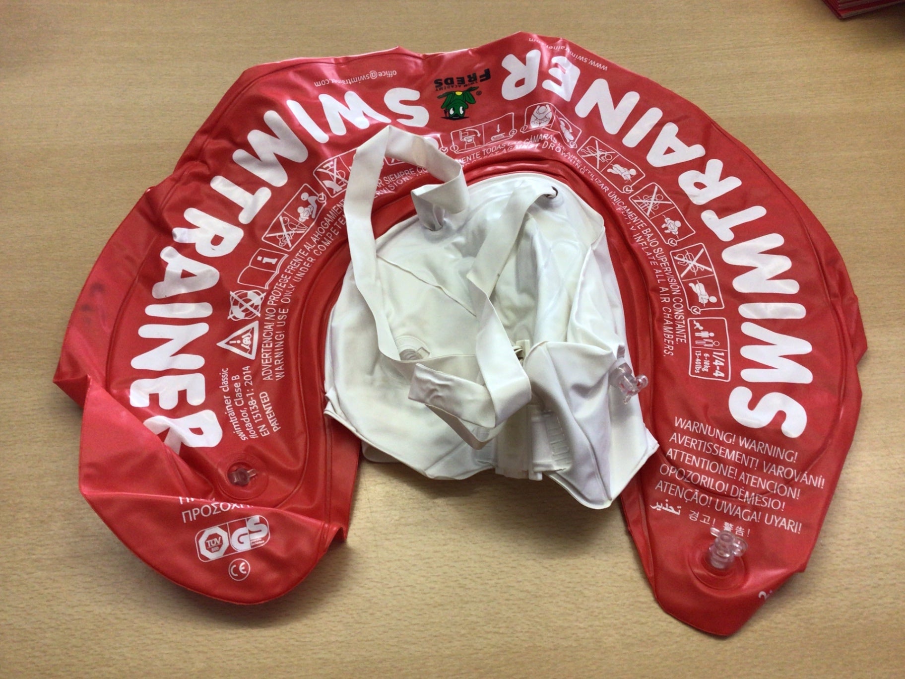 Schwimmhilfe Rot