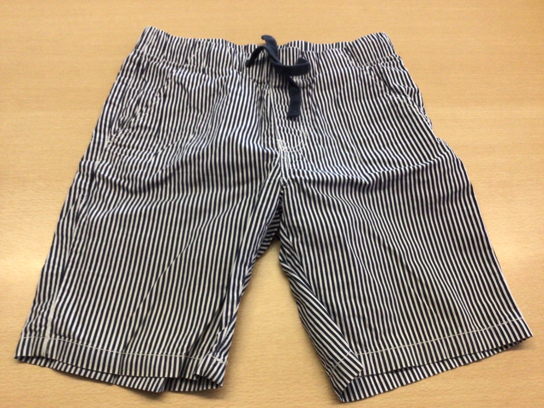 Shorts 128 Blau und Weiß gestreift
