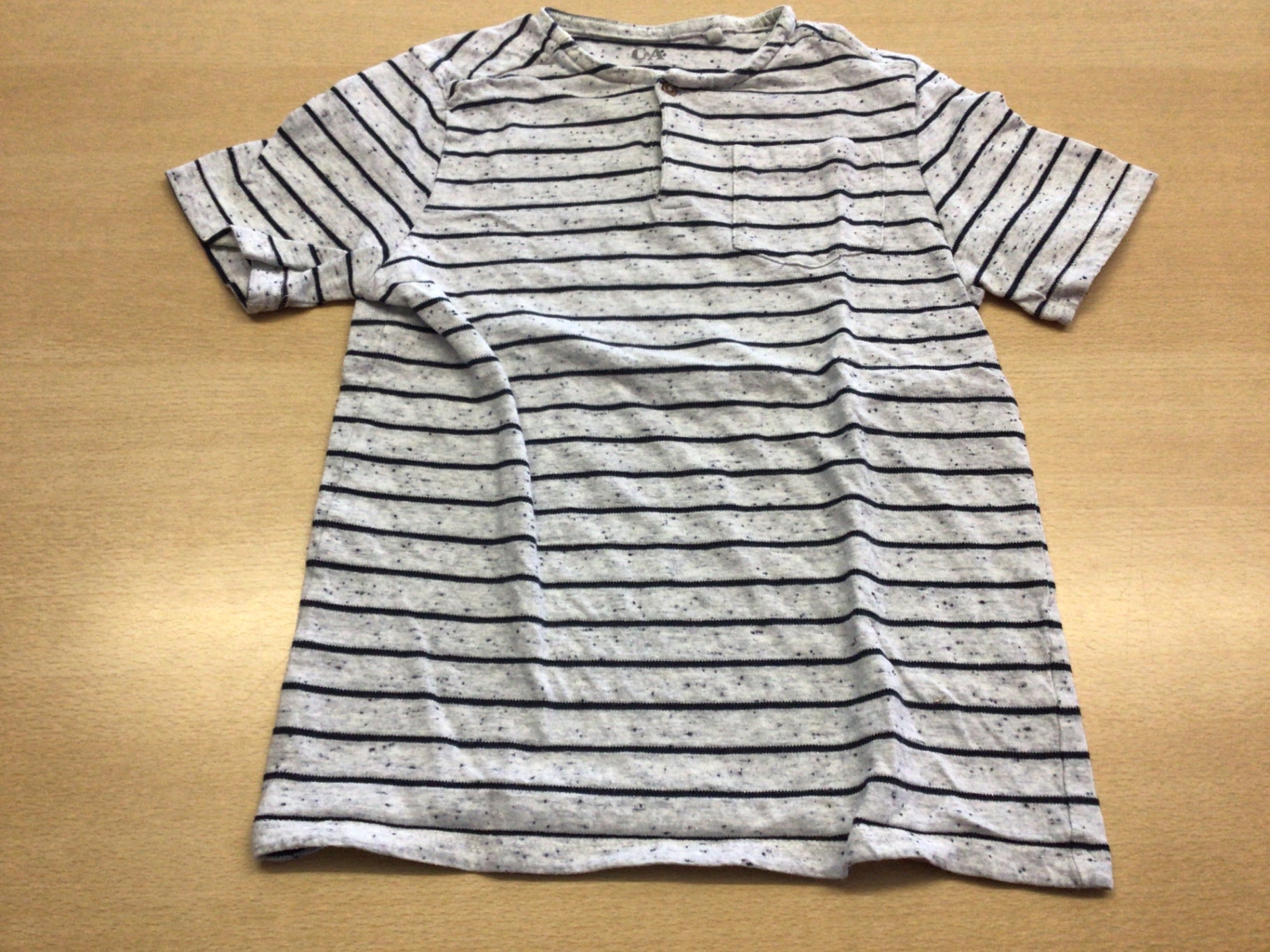  T-Shirt 134 Grau mit schwarzen Streifen