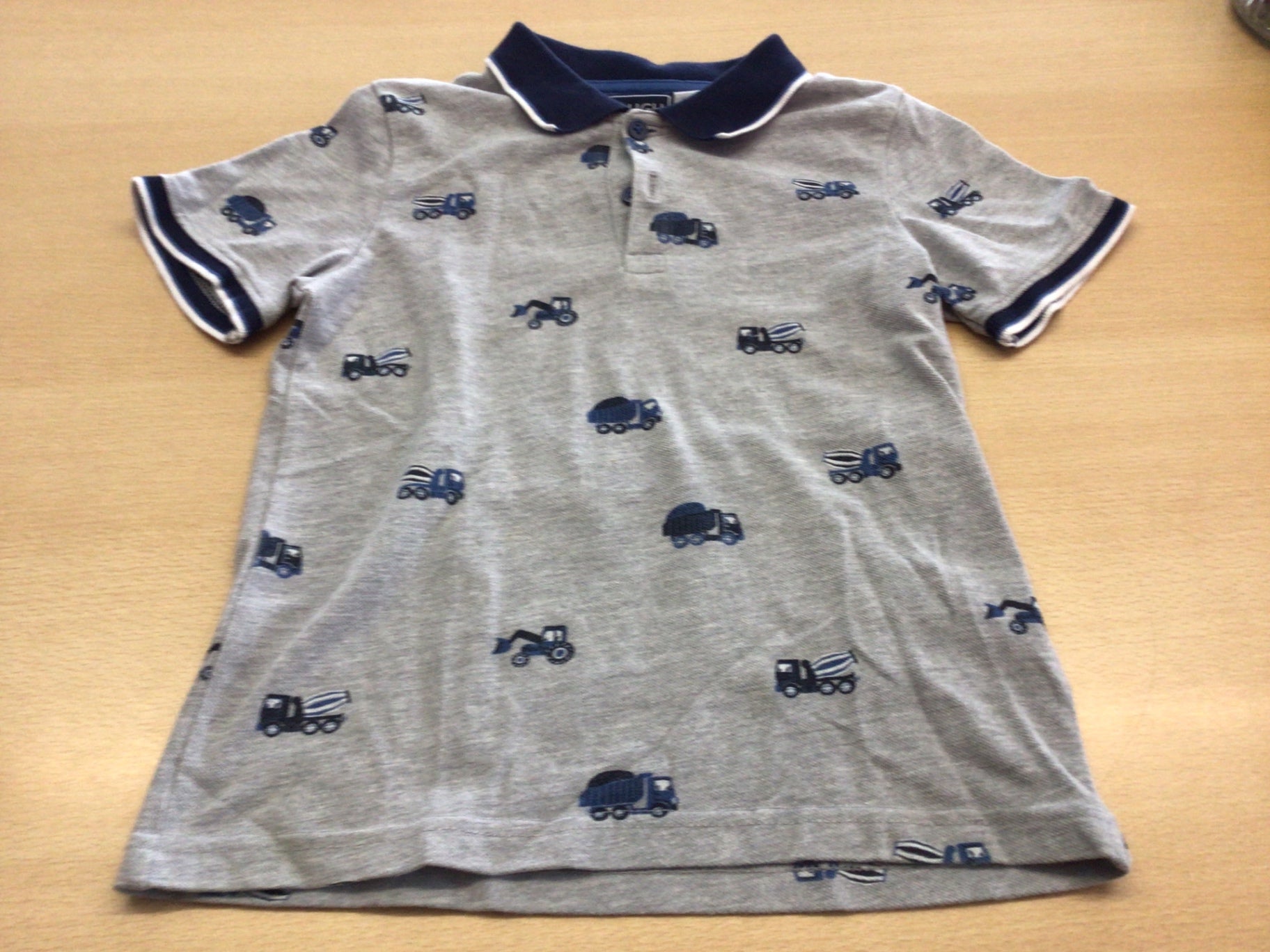 Poloshirt 122/128 Hellgrau mit blauen Mustern und dunklem Blau