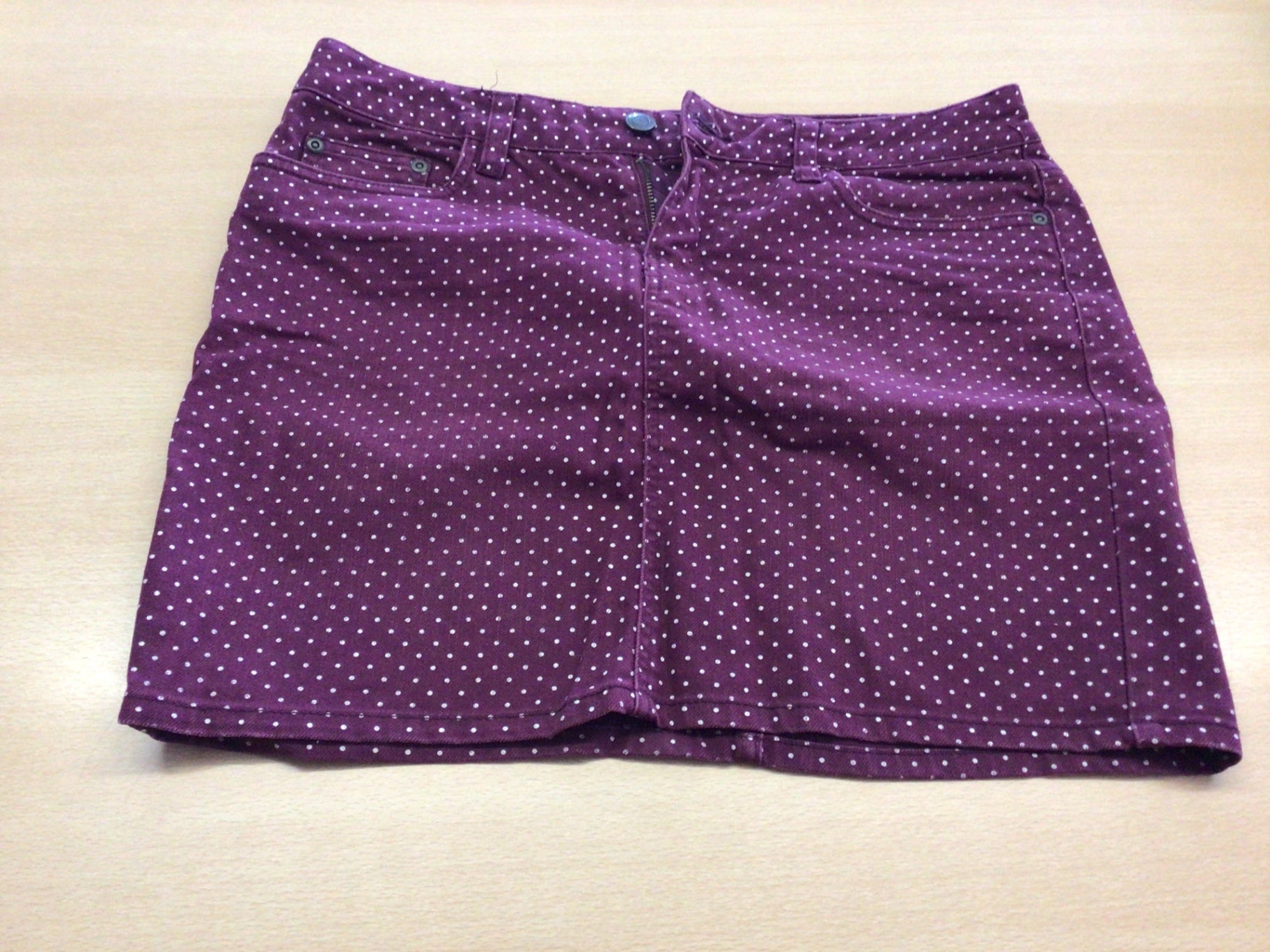 Jupe Lila mit weißen Punkten