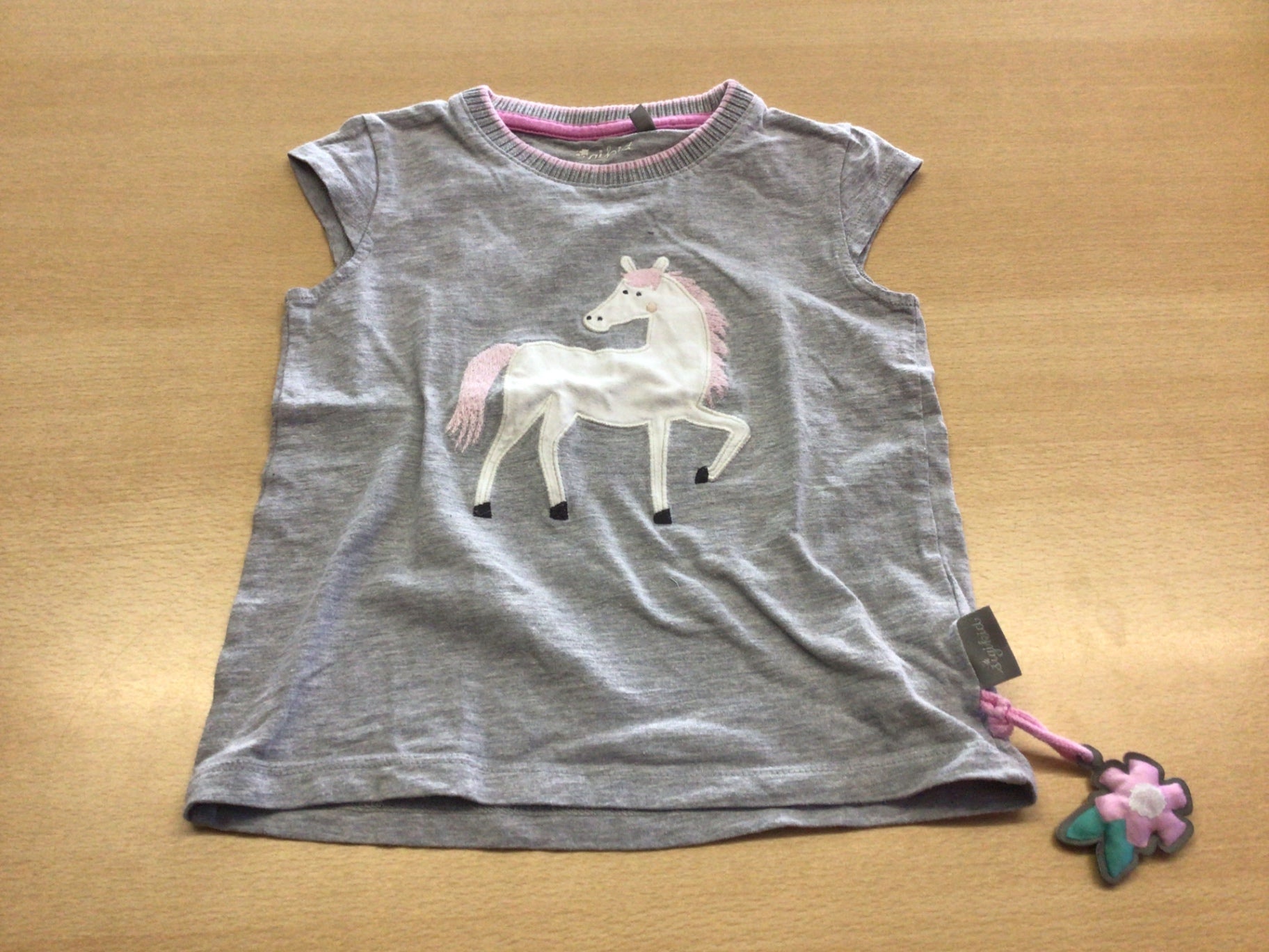 T-Shirt 122 Grau
