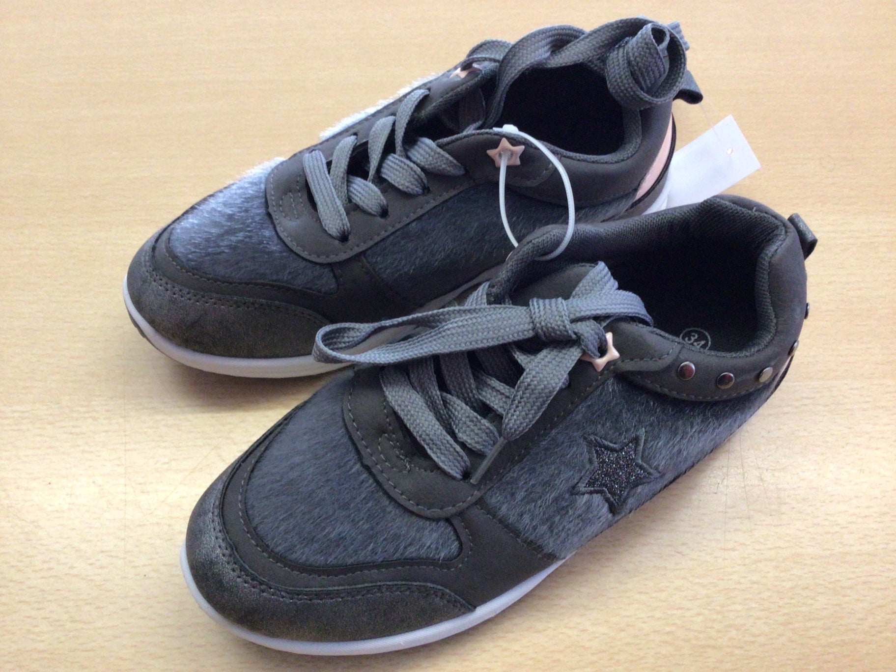  Sneaker 34 Grau